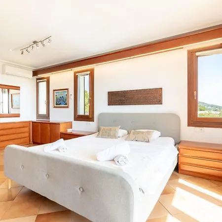 度假居 Villas2meet Na Penyal 7 *